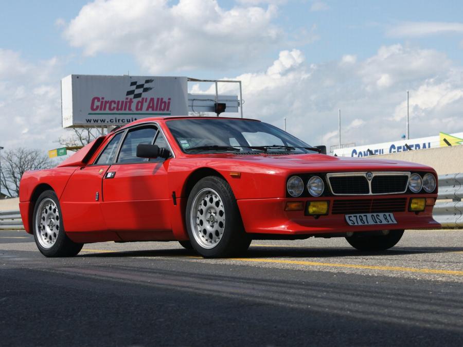  Lancia Rally 037 Stradale 1982 года  (фото 15 из 16)
